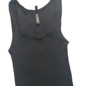 Skims Black Ribbed Cropped Tank